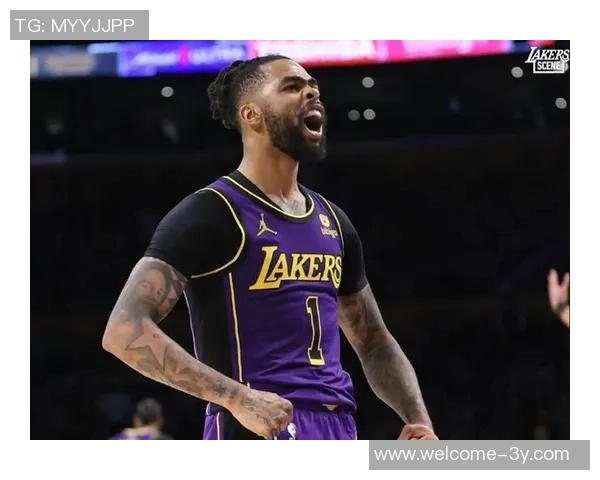 老队友默契配合濃眉果断分球助拉塞尔轻松命中三分