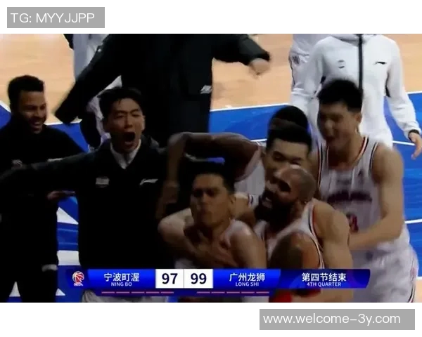 广东队惨遭逆转压哨进球掩盖全队低迷表现三分球无一命中半场落后26分
